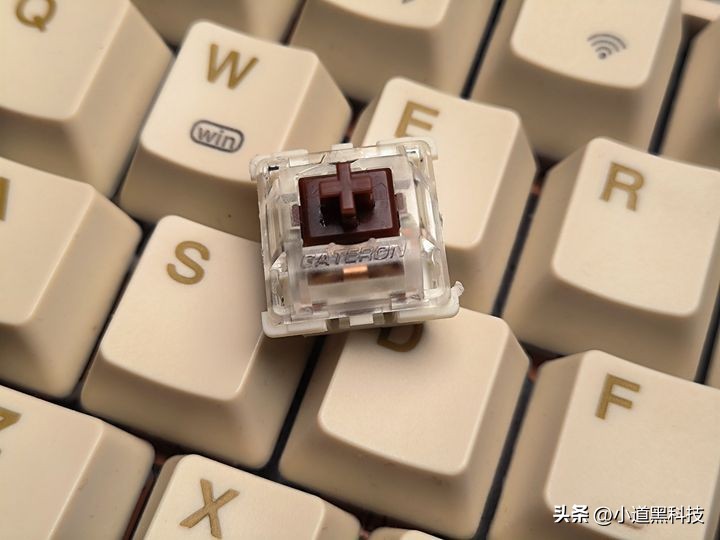 机械键盘青轴红轴黑轴茶轴的区别,机械键盘黑轴青轴茶轴有什么区别