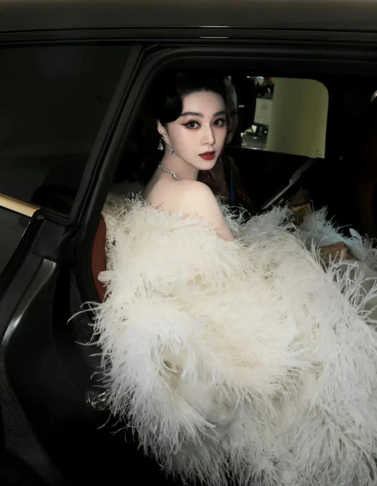 范爷戛纳红毯照,范爷戛纳穿龙袍