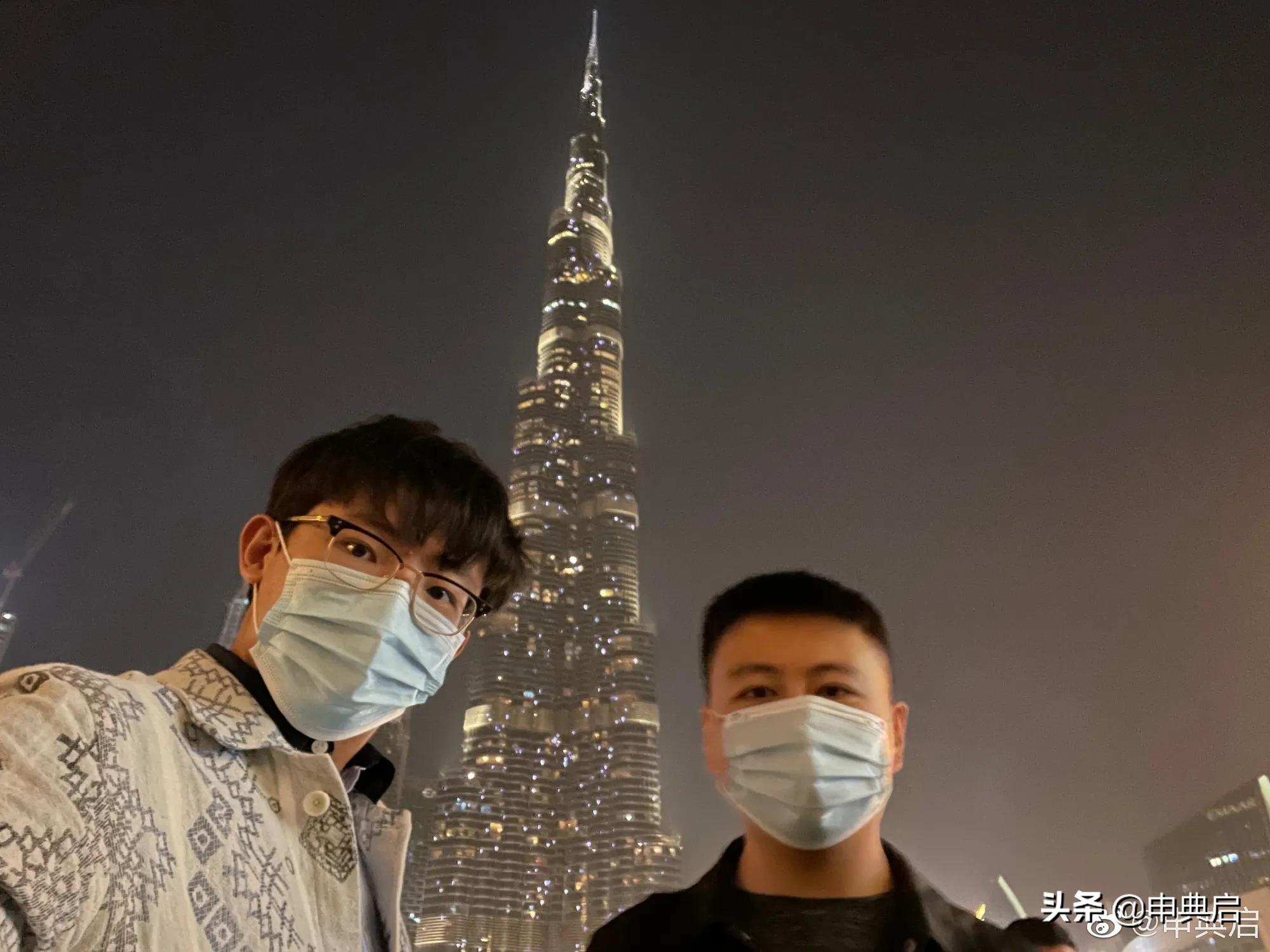 小徐是驻迪拜的中建工程师，直言“印度工人效率只有华人的一半”