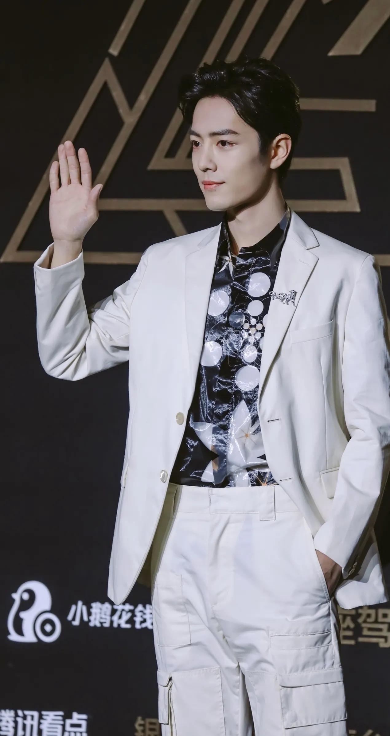 肖战近期活动造型,肖战微博之夜两套造型