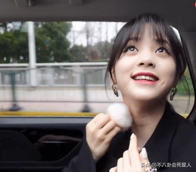 冬天走红毯穿得厚的女明星,女明星走红毯的穿着