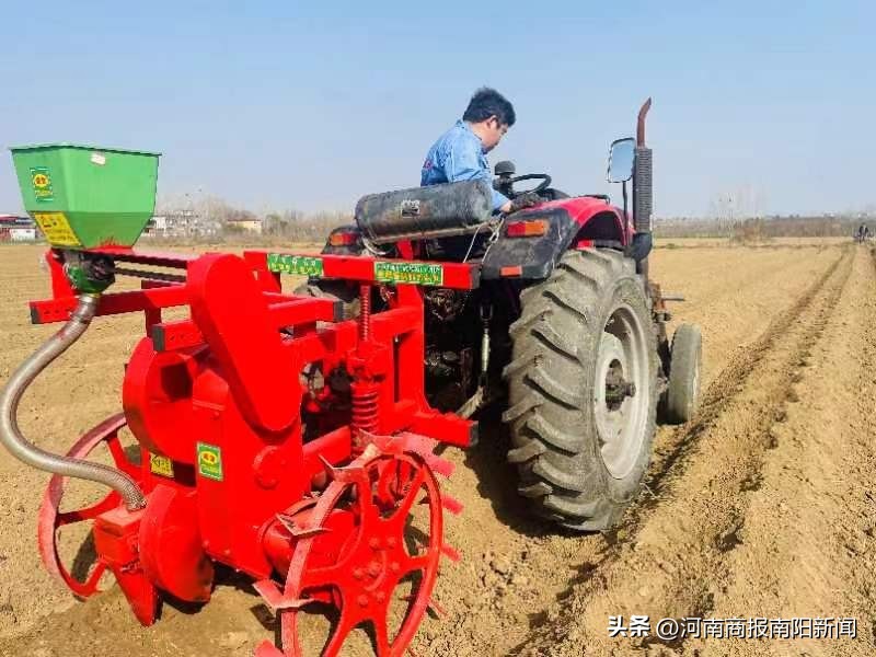 河南方城：“新农机”点亮智“慧”种烟路