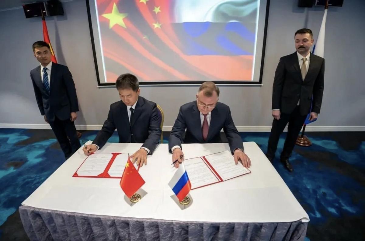 人民币超美元！美韩菲德4国亮剑，日本让美国献花，中俄分享技术