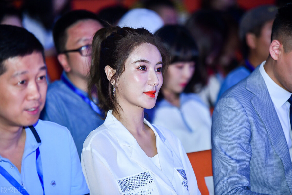 薇娅偷逃税被罚款新闻联播,媒体评薇娅偷逃税被罚