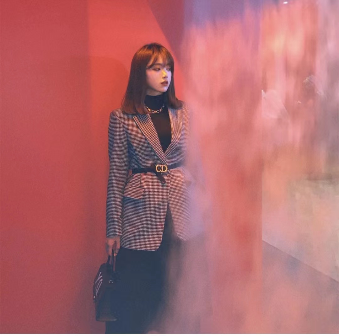 女西装外套系腰带秋冬,秋冬穿搭六个系腰带方法