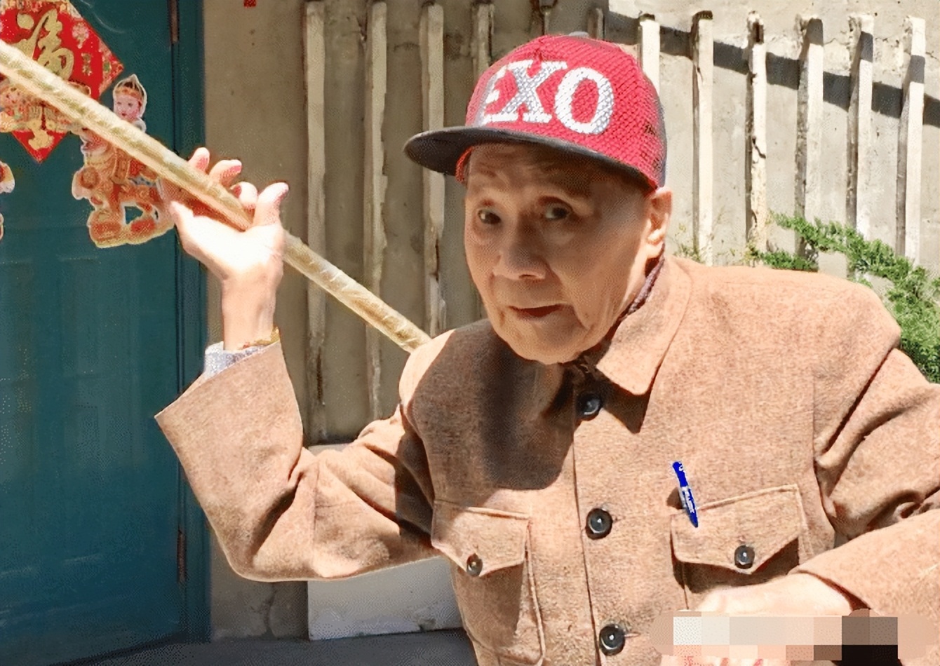 演员崔龙海葬礼低调举行,子女透露其去世细节,六小龄童致电慰问