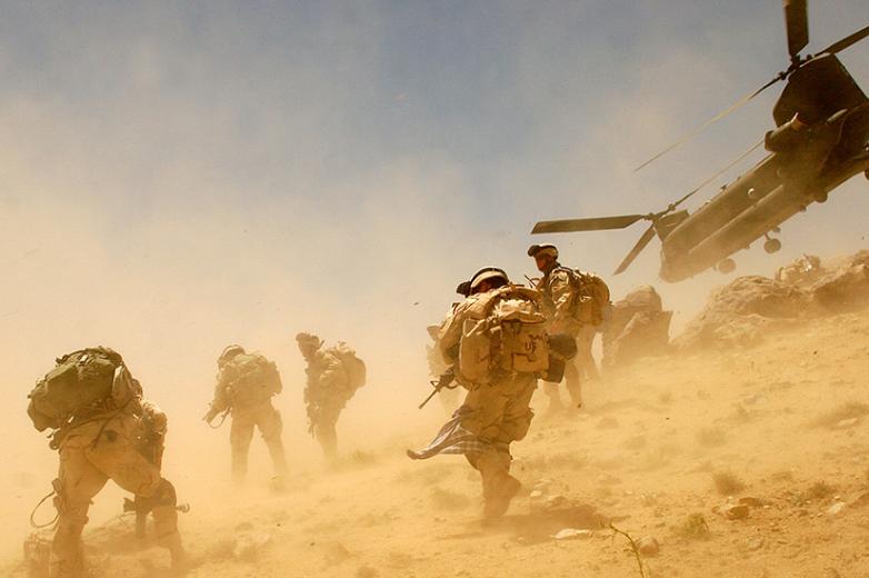 中囯新*器武**如何？美专家：一枚就可瘫痪半个美囯让世界*退倒**200年