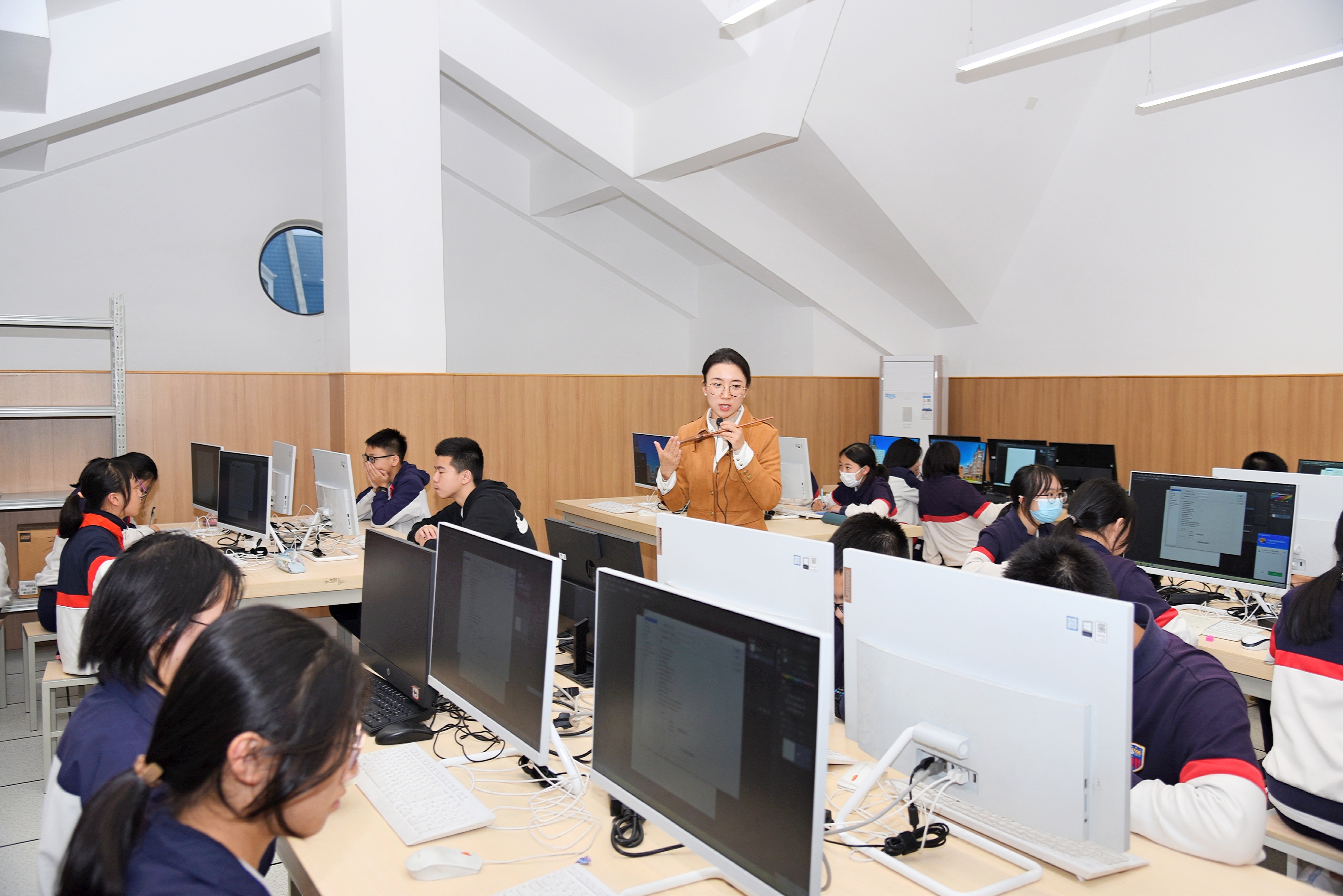 这个学校竟然有七十多门选修课，直接将学生“技能点”拉满