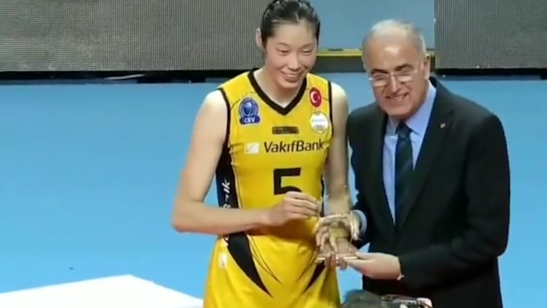 朱婷现在年薪,朱婷年薪曝光国际排坛震惊不已