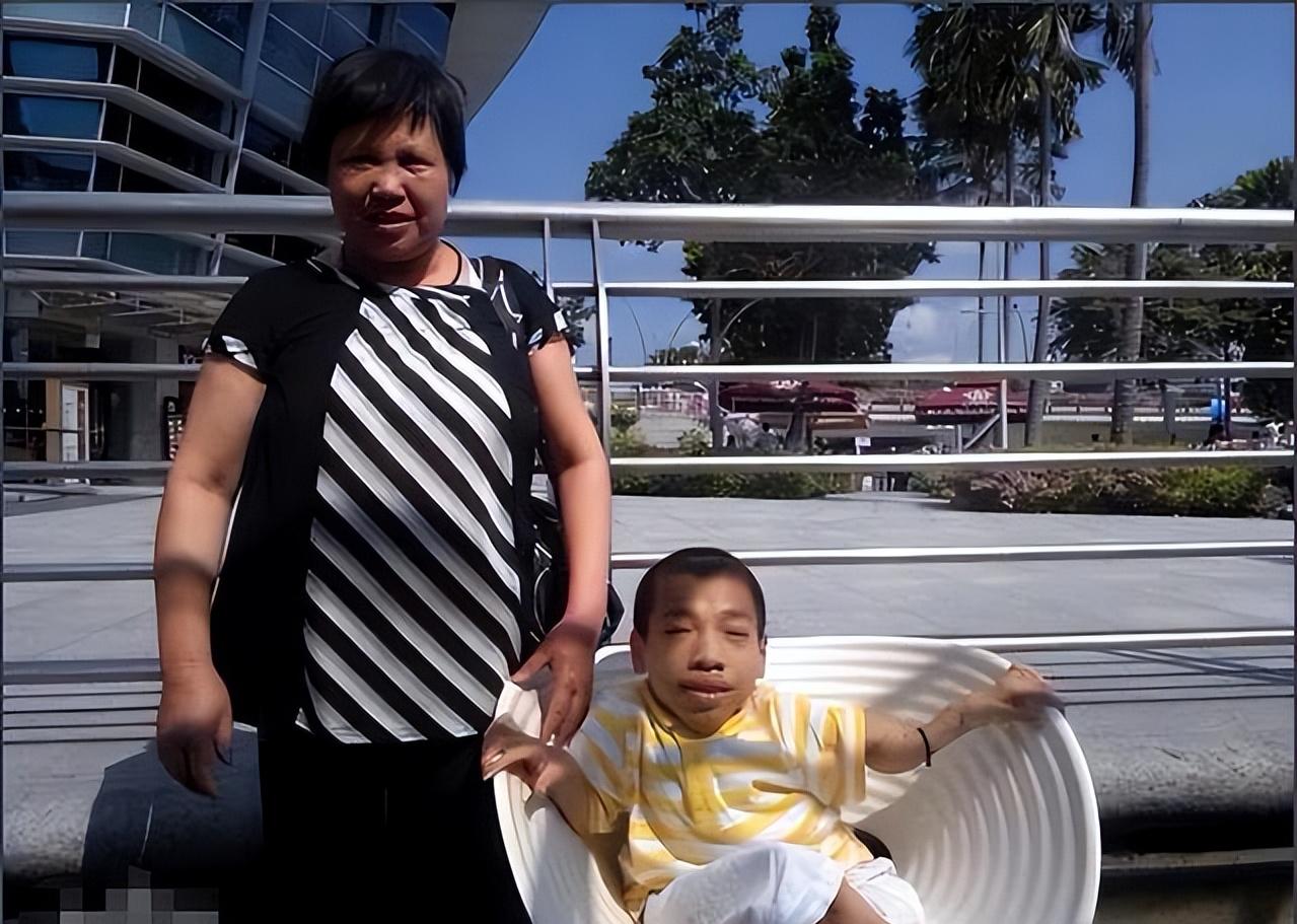 广东小伙李创利：身高80厘米，身价过亿娶美娇妻，如今怎么样了？