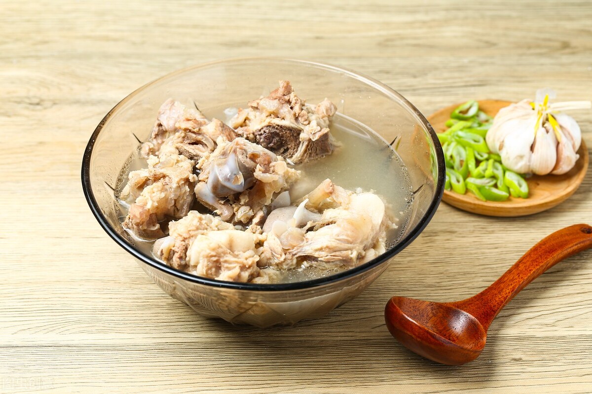 炖大骨头汤水少了怎么办,炖大骨头汤中途可以停火吗