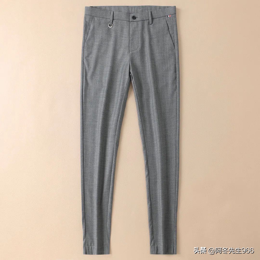 男士冰丝短袖t恤圆领,男士商务休闲短袖t恤搭配技巧