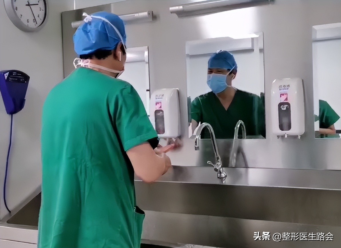 上海九院膨体填充太阳穴费用多少,膨体丰太阳穴视频全过程