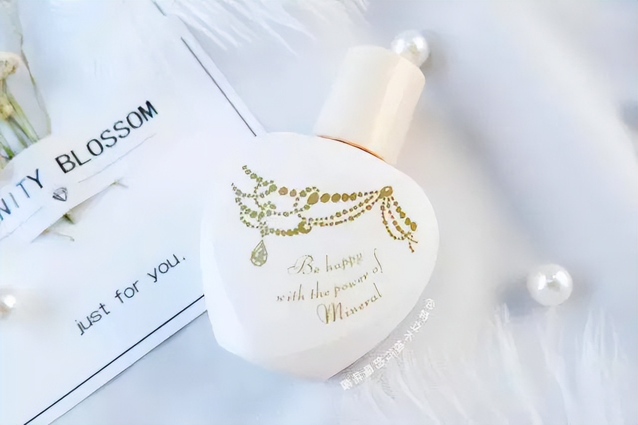 好用的粉底液保湿提亮网红,自然裸妆水感透白bb霜粉底液测评