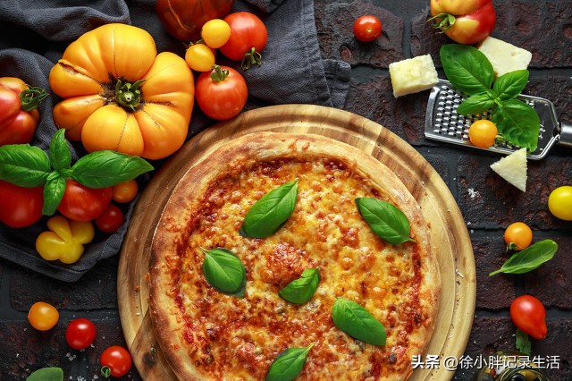 怎样用空气炸锅烤披萨,空气炸锅烤披萨最佳温度和时间