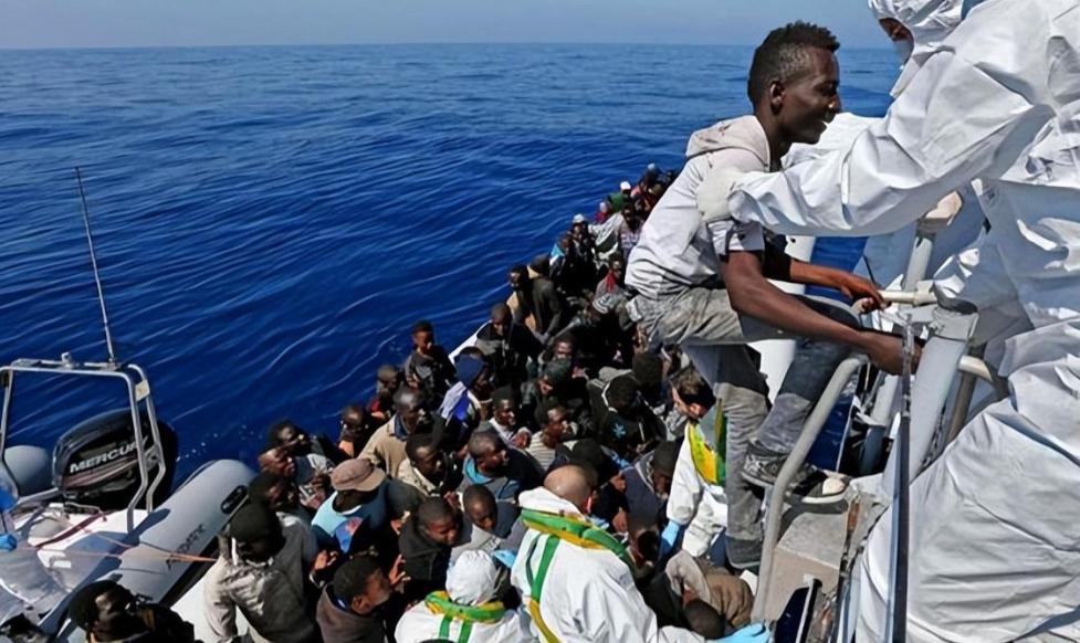 世界杯！法国队晒照片火了球迷：清一色的黑人，以为是非洲队