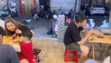 串啊串啊串,丽水小伙辞职做“烤官”!很多人赶去吃一口