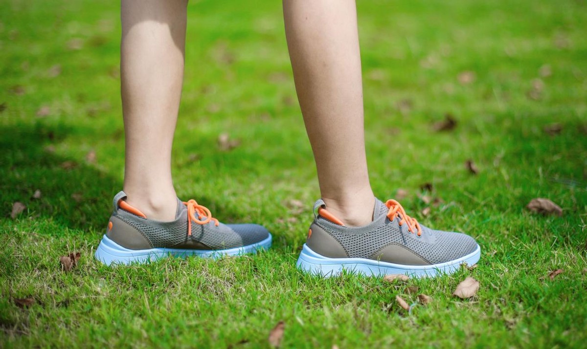 休闲跑步鞋夏季透气,秋季商务透气休闲鞋推荐