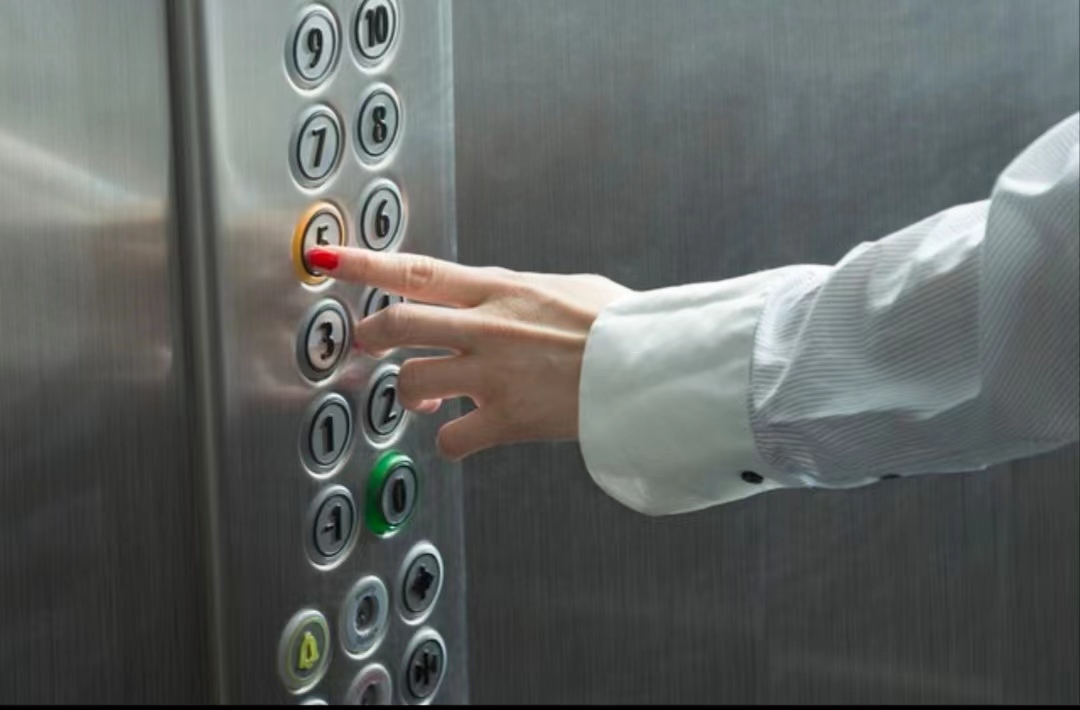 电梯里的告示是什么,电梯吸烟告示