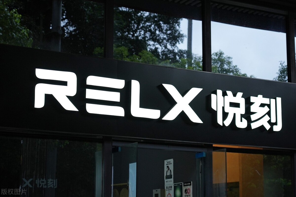 *子烟电**女王三年赚了3000亿，最后却败给了一张“A4纸”