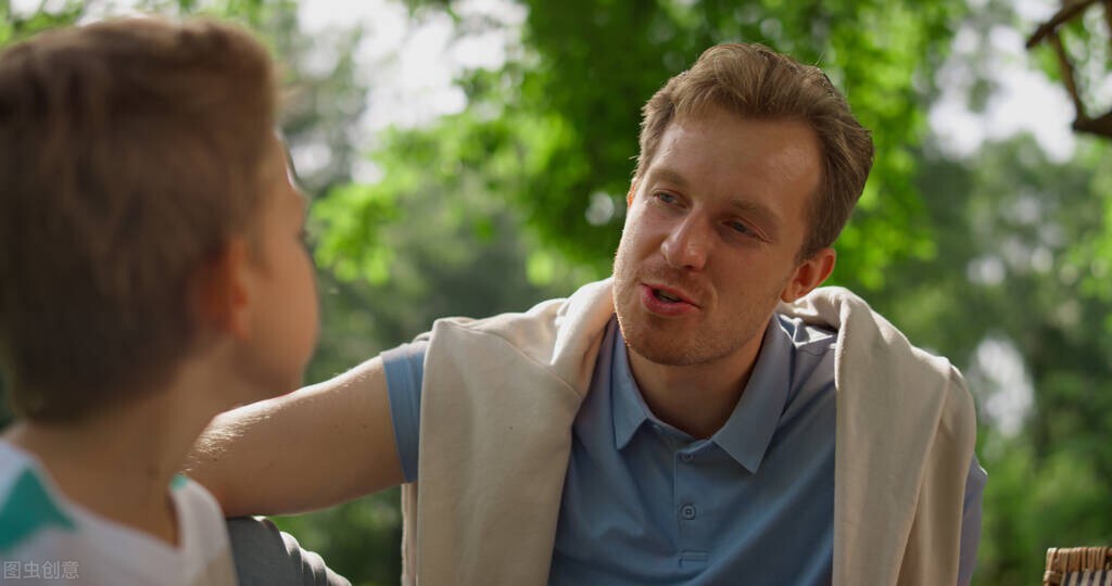 6岁孩子踢足球没有竞争意识,对踢足球的男孩毫无抵抗力