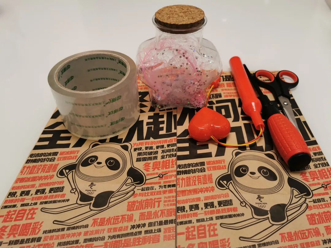 来吧~展示！谁能拒绝花灯版“冰墩墩”“雪容融”