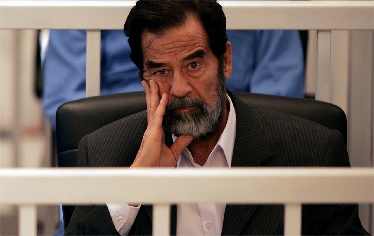 审判萨达姆的法官后来死得更惨,美军绞刑萨达姆合法吗