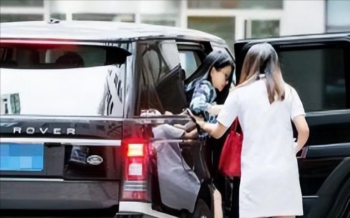 炫富一姐李湘：早餐花7000元，富养女儿惹争议，被王岳伦戴绿帽