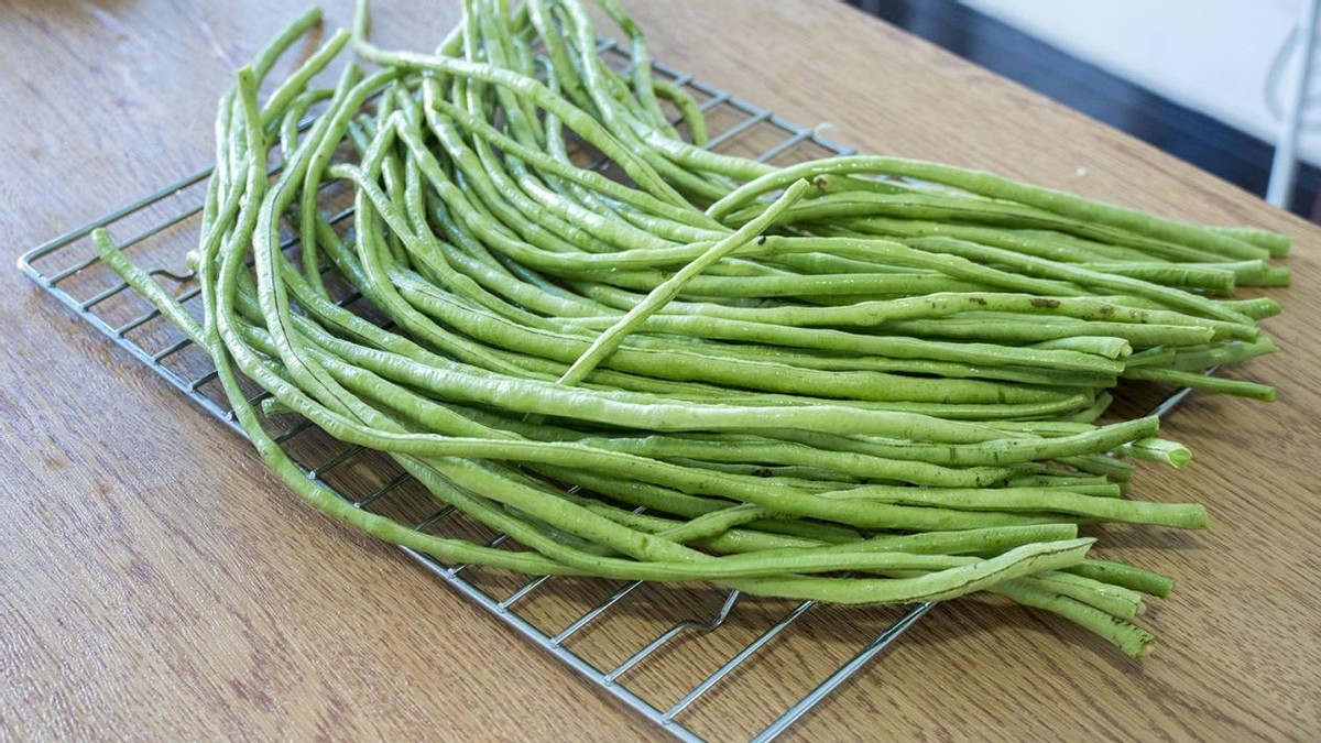 腌酸豆角盐少了会坏吗,腌酸豆角要不要用水焯一下