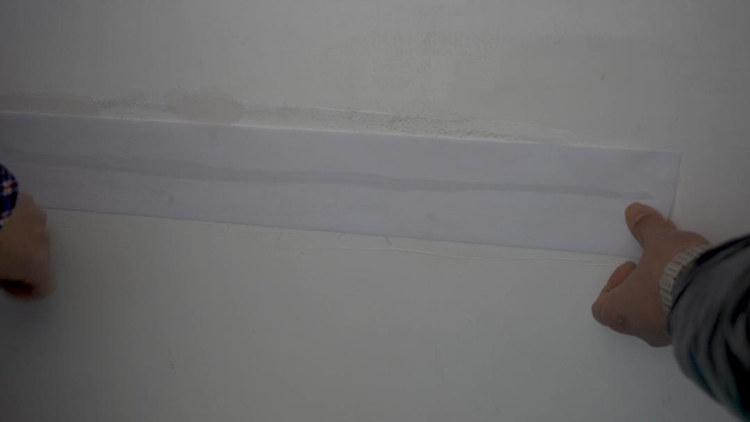 衣柜和墙面接缝处开裂怎么补救,墙面起皮起鼓开裂是什么原因引起