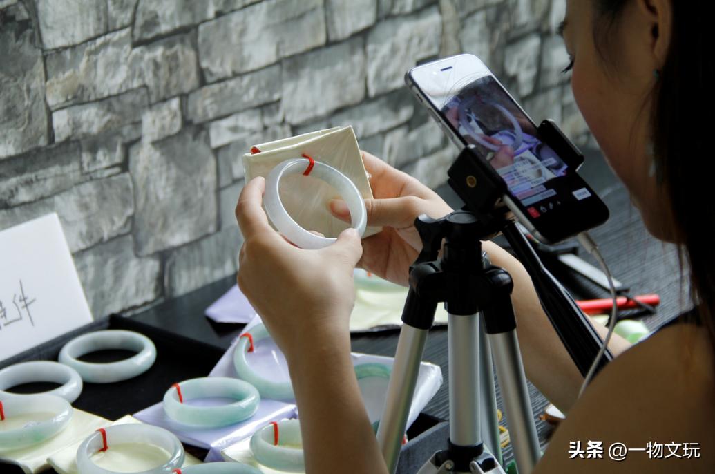 在哪个直播间买玉最靠谱,24小时直播卖玉