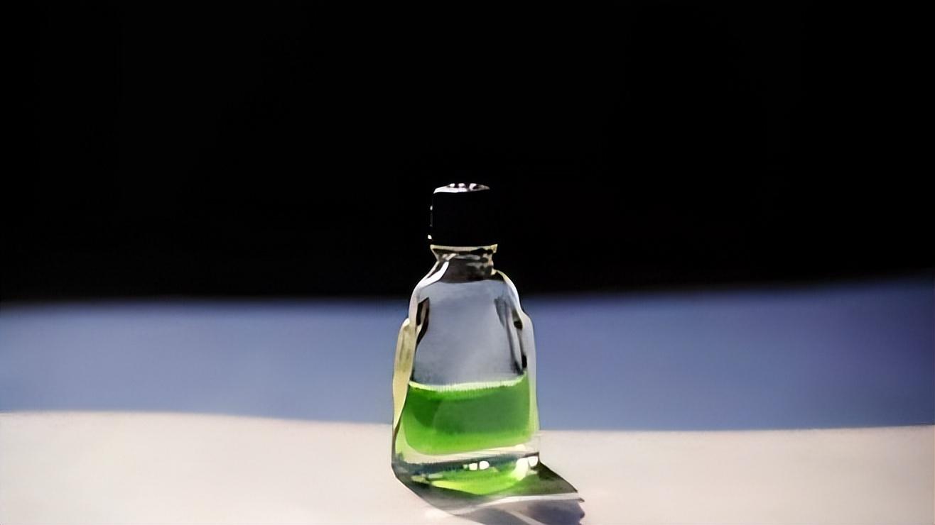 男性风油精滴肚脐能缓解便秘吗,男性睡觉前滴两滴风油精在肚脐处