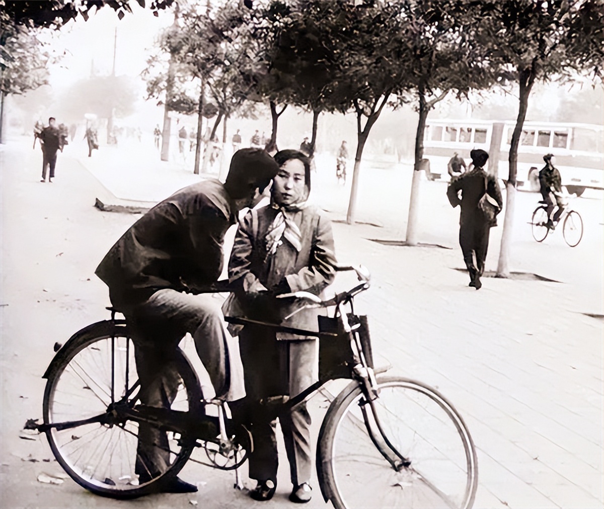 30年前凤凰自行车现在值多少钱,凤凰牌自行车80年代