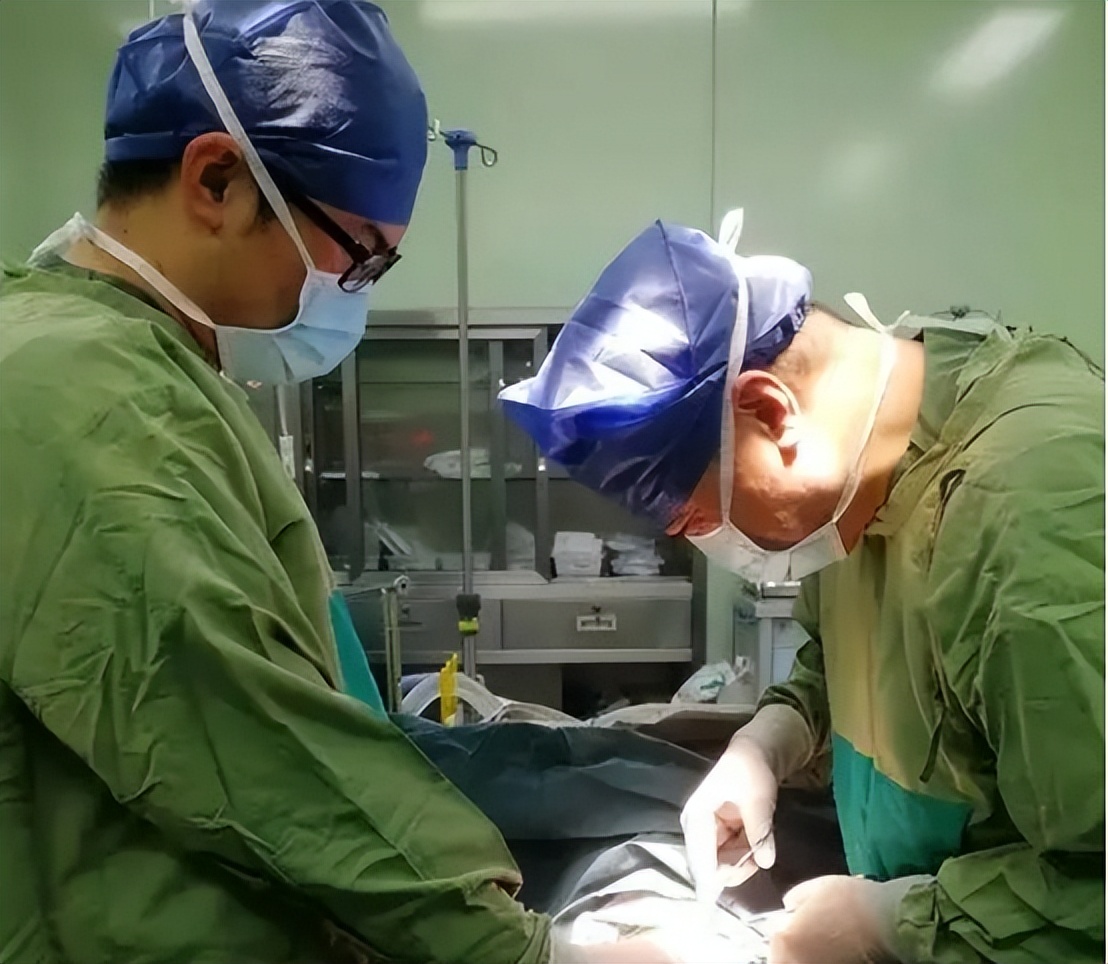 女子体内存在男女器官10年不敢回家，哪些原因导致？能治愈吗？