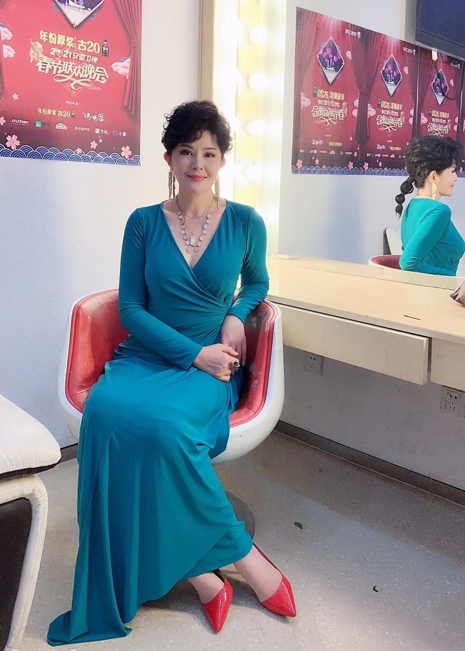 英达和绯闻女友同框穿搭,英达和绯闻女友