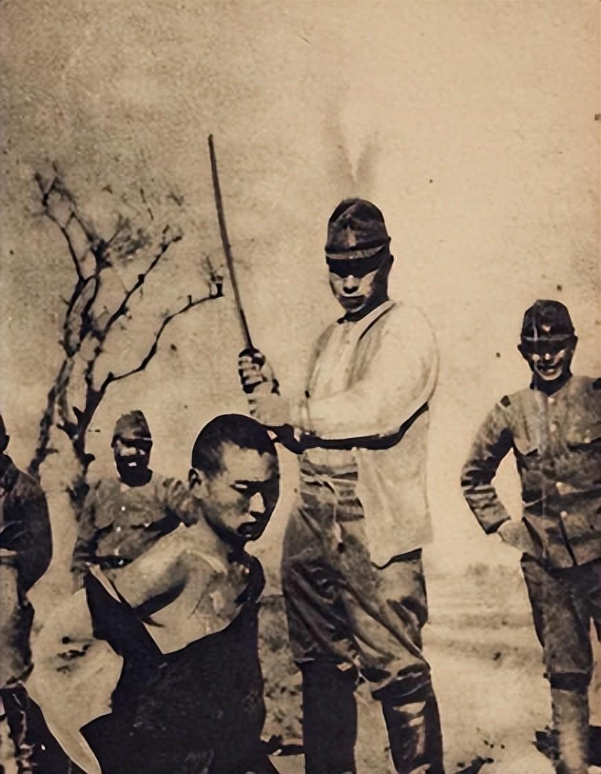 晚清男子被执行酷刑,清朝酷刑犯人游街示众