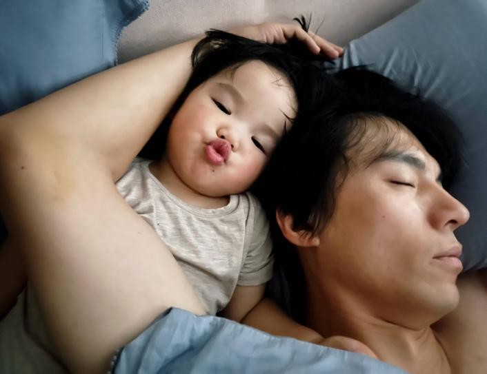 未婚先孕、*款贷**买婚戒，这对明星夫妻的婚姻让“千万人窒息”