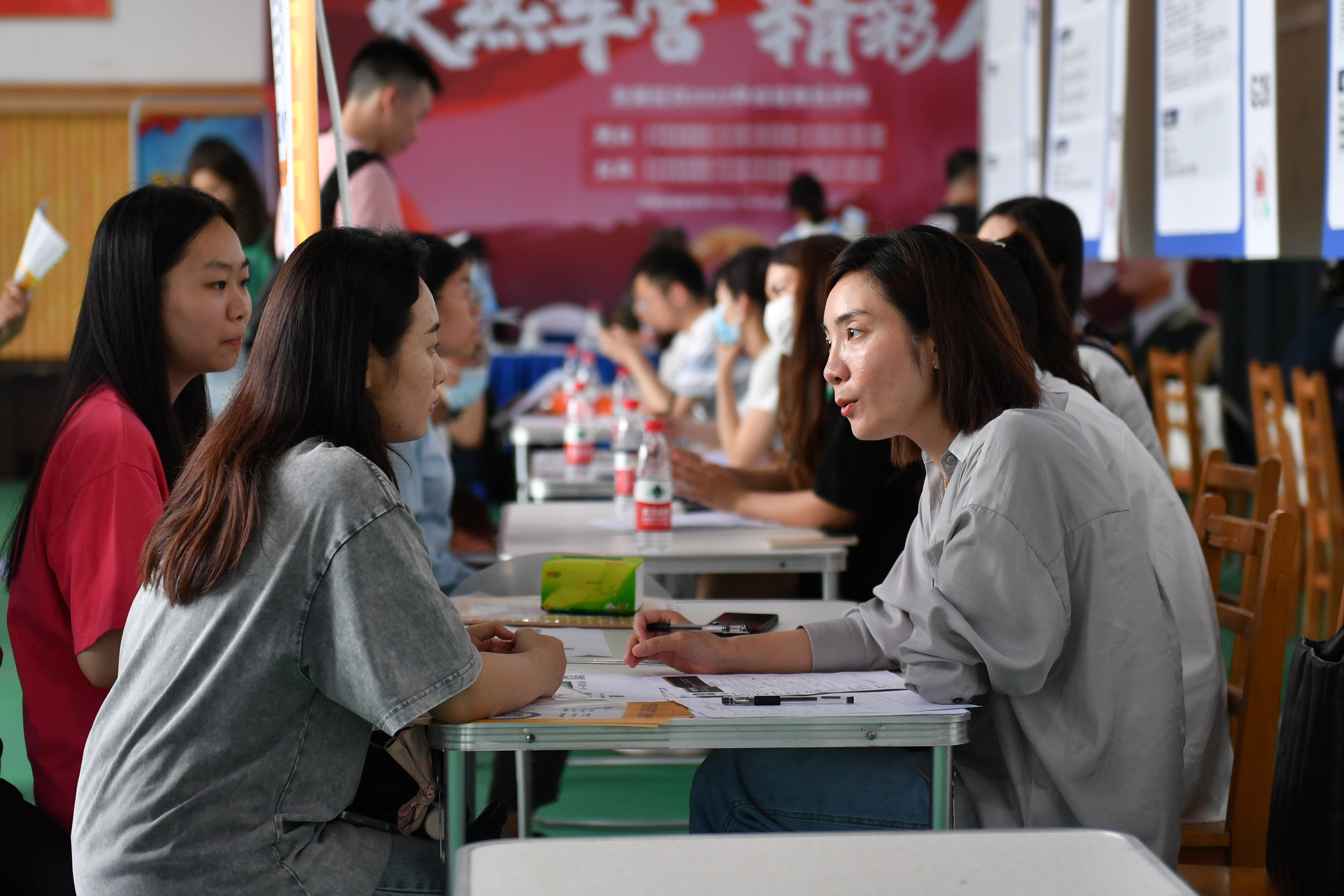 媒体解读高校拯救毕业季就业率,促进高校毕业生就业再出新招