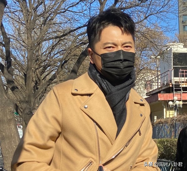 央视春晚第三次联排邓超,赵丽颖朱一龙现身春晚联排