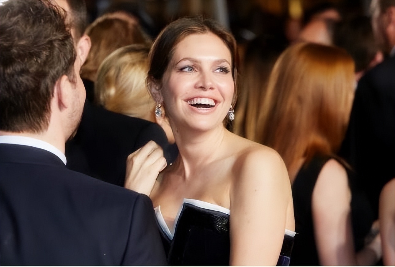 达莎·朱可娃和罗曼阿布拉莫维奇 (达瑞亚·达莎·朱可娃2009年)