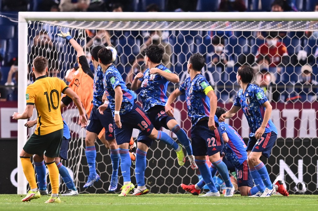 国足技战术和日本到底差在哪里,日本队541战术解析