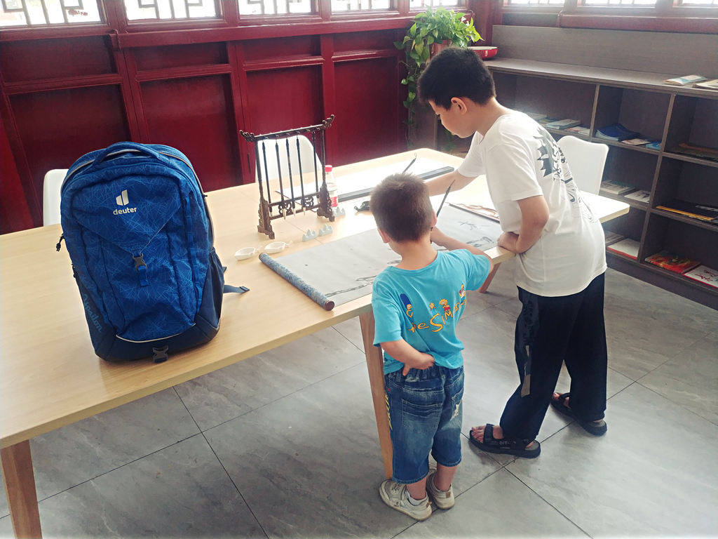 保护脊柱，健康成长：多特（Deuter）Ypsilon优习护脊中学生书包