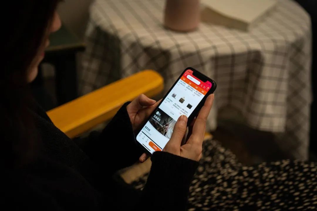 租包就是虚荣吗?我认为这更多的是一种主观臆断