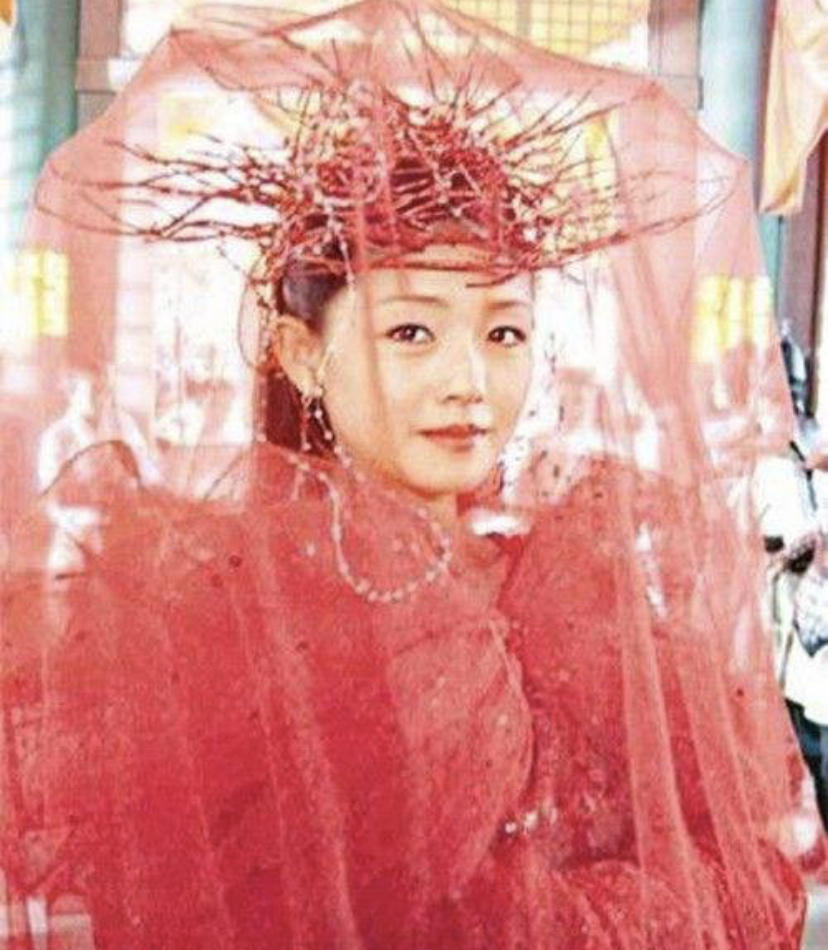 鸡毛穿一身、通天大脑门…国产神话剧的惊人造型,他们全都承包了