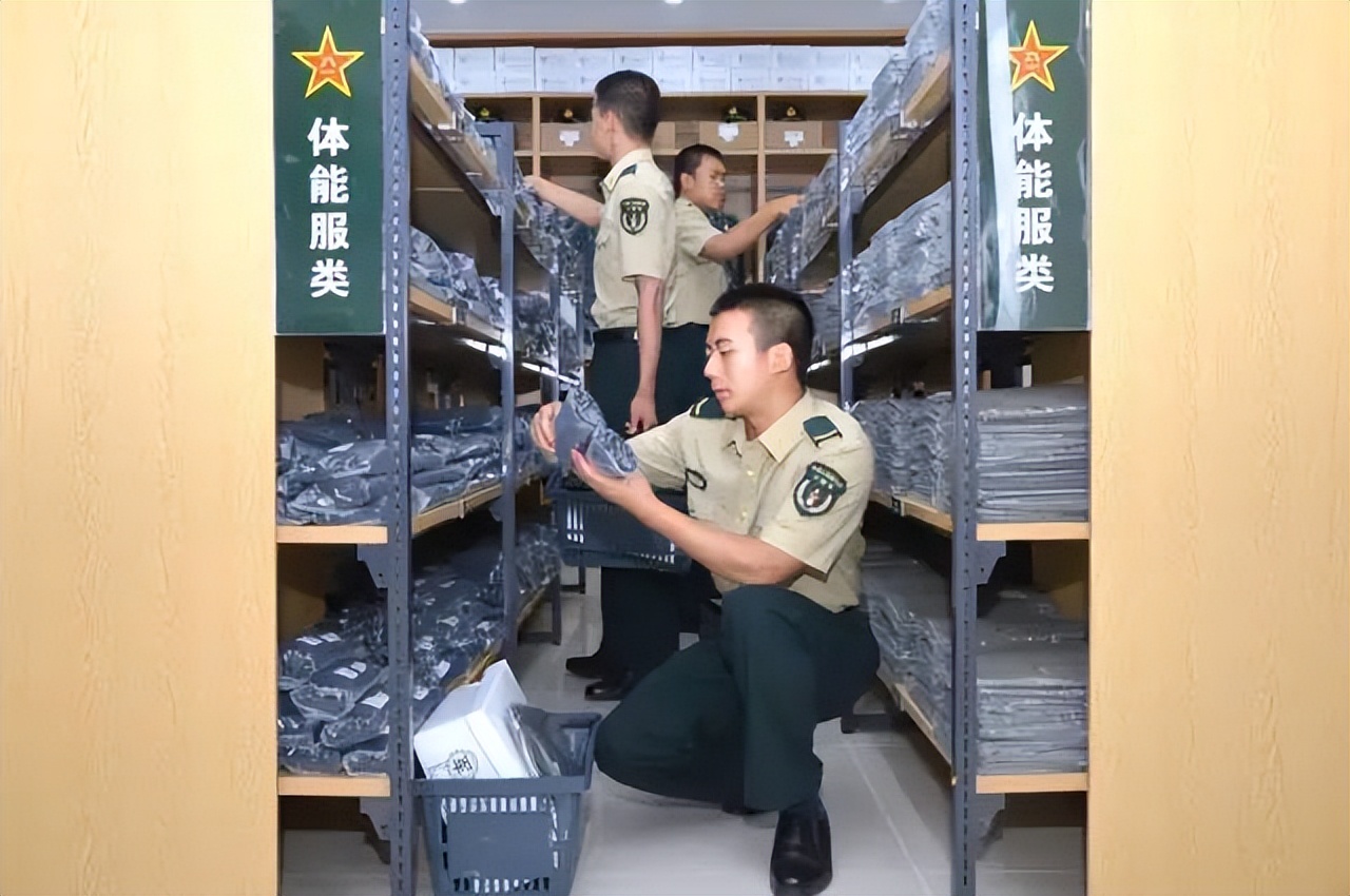 部队被装开箱,部队被装