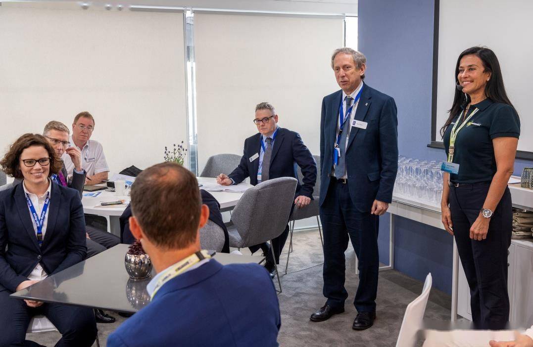 绝不低头永不妥协,绝不低头香港版