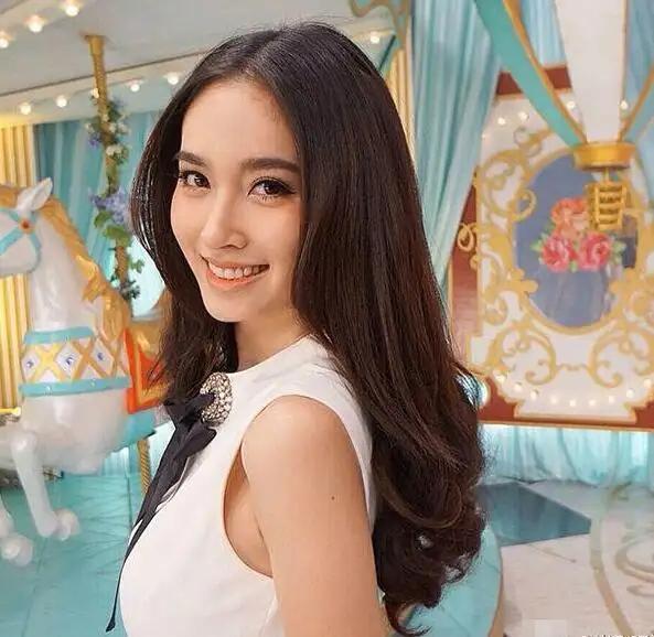 跨性别大亨购买环球小姐选美比赛