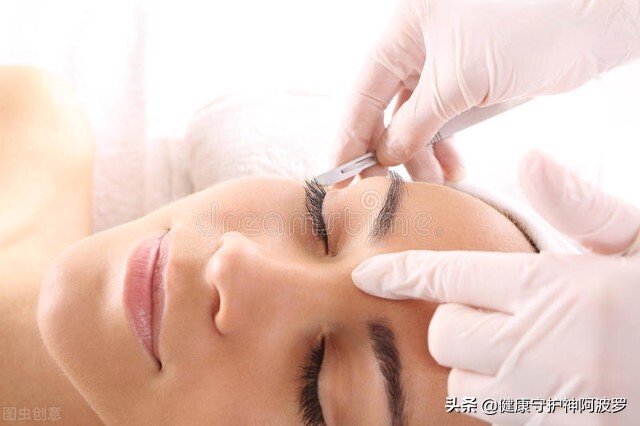 宝宝眼睛斜视眼睑下垂,眼睑下垂会导致孩子斜视原因