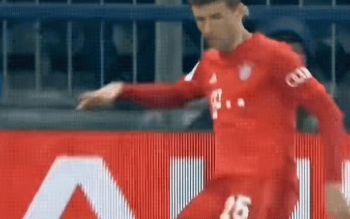 穆勒超远距离射门,穆勒狗刨