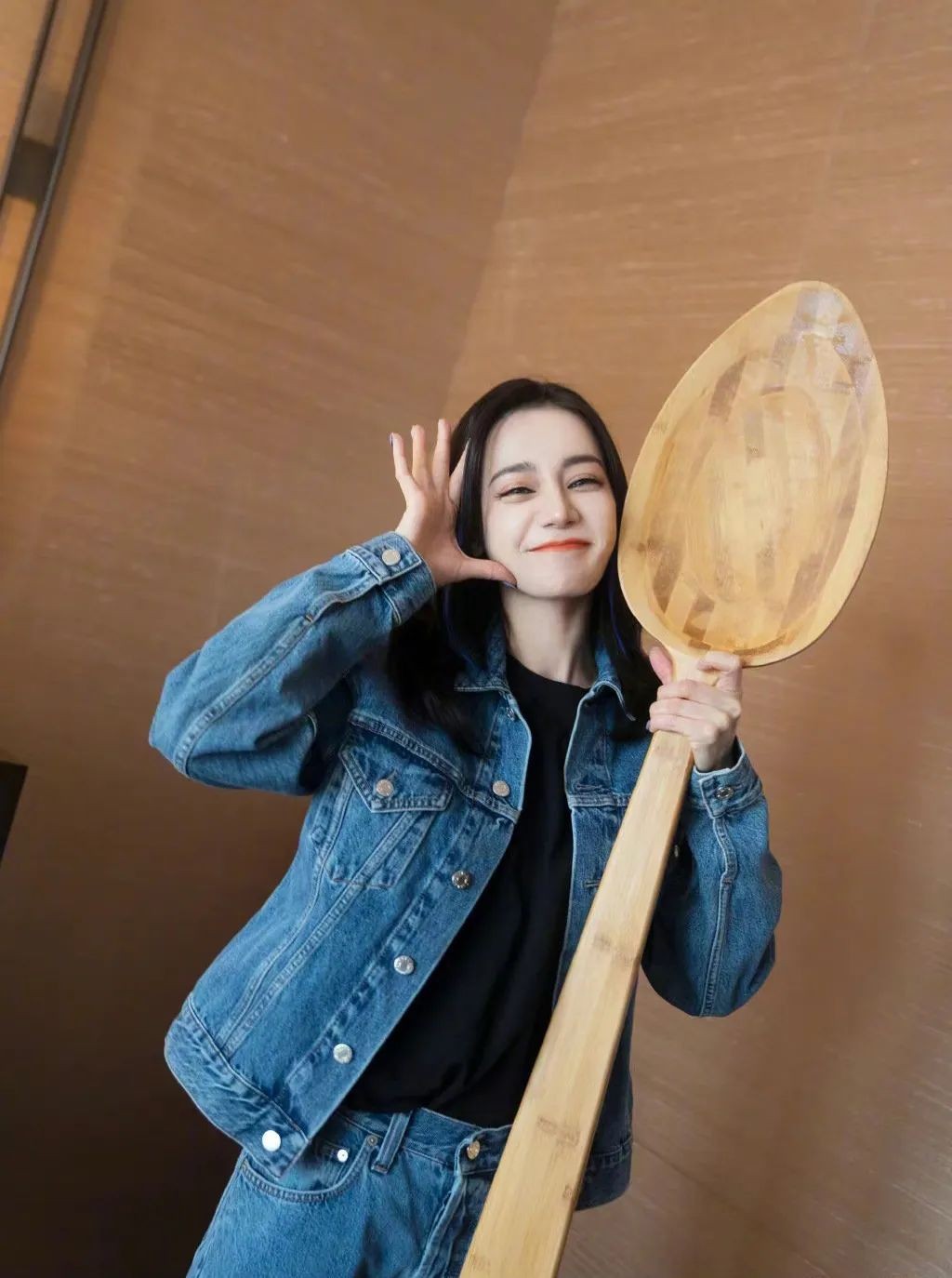 秋款牛仔外套怎么穿好看又时尚,秋天大版牛仔外套怎么搭配好看